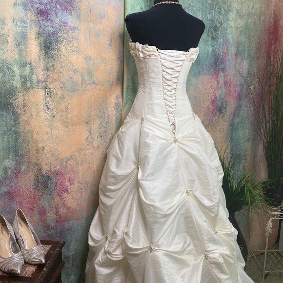 📌 Maggie Sottero Stunning Wedding dress w/ train - Picture 13 of 16